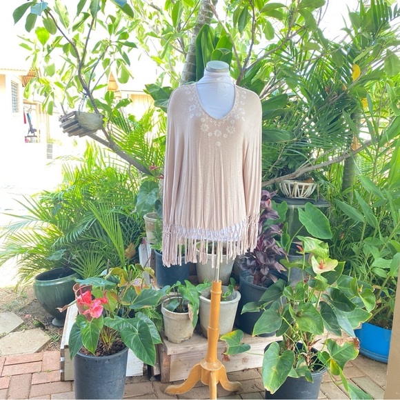Cupio tan colored fringed blouse - Picture 4 of 8